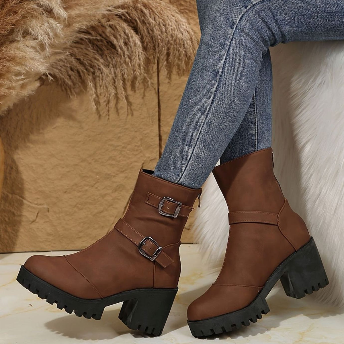 Bottines pour femme à talon carré et double boucle