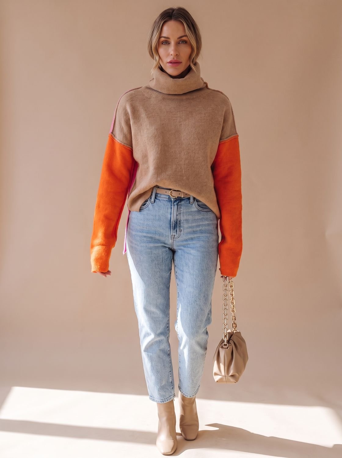 Pull femme en maille à col roulé, coupe décontractée et empiècements contrastants