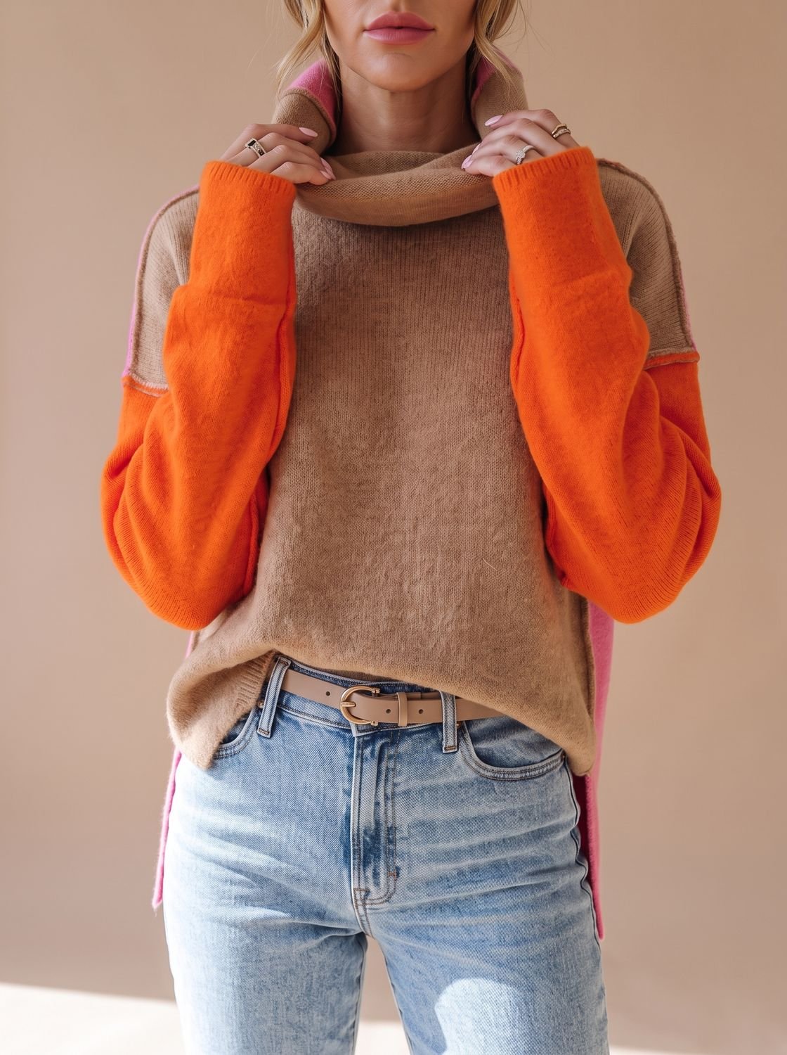 Pull femme en maille à col roulé, coupe décontractée et empiècements contrastants
