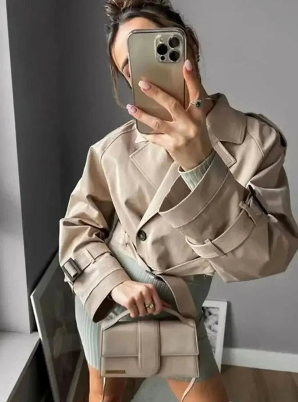 Veste trench beige courte à manches longues pour femme
