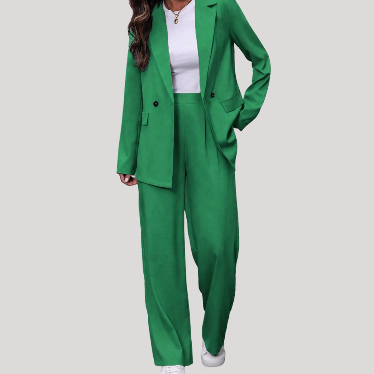 Ensemble tailleur femme avec blazer ajusté croisé à jambes larges et pantalon