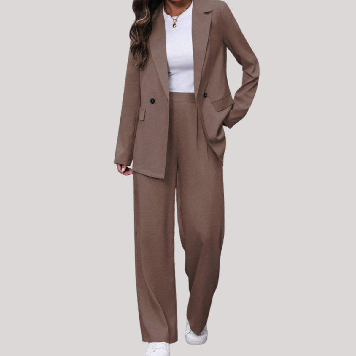 Ensemble tailleur femme avec blazer ajusté croisé à jambes larges et pantalon