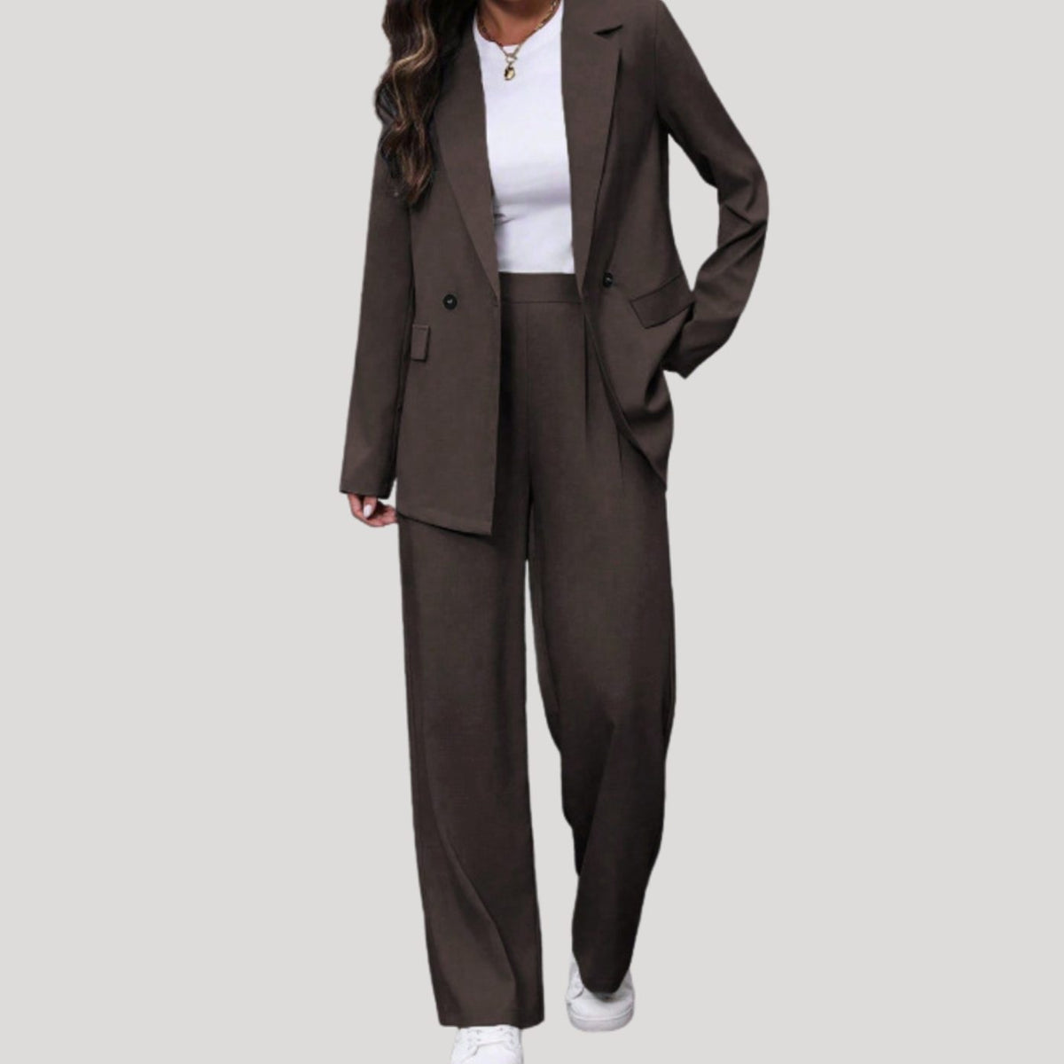 Ensemble tailleur femme avec blazer ajusté croisé à jambes larges et pantalon