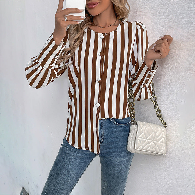 Blouse élégante rayée pour femme avec détails boutonnés
