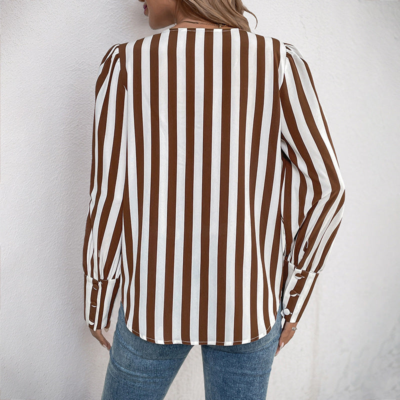 Blouse élégante rayée pour femme avec détails boutonnés