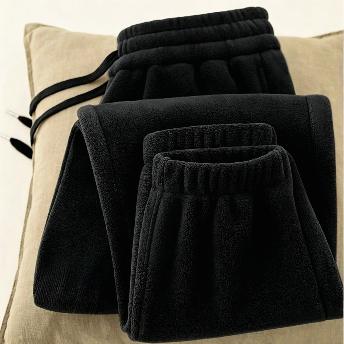 Women's Fleece Jogger Sweatpants with Drawstring Waist and Cuffed Ankle