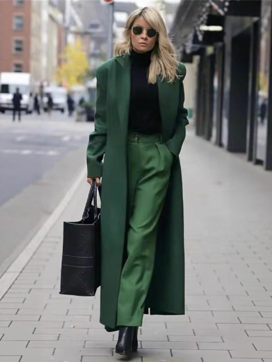 Women's Long Wool Coat – Double-Breasted with Deep Pockets