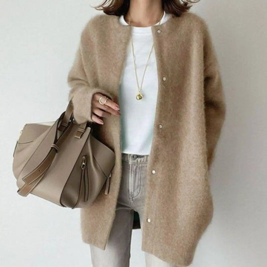 Cardigan d’hiver oversize duveteux pour femme à boutons-pression sur le devant