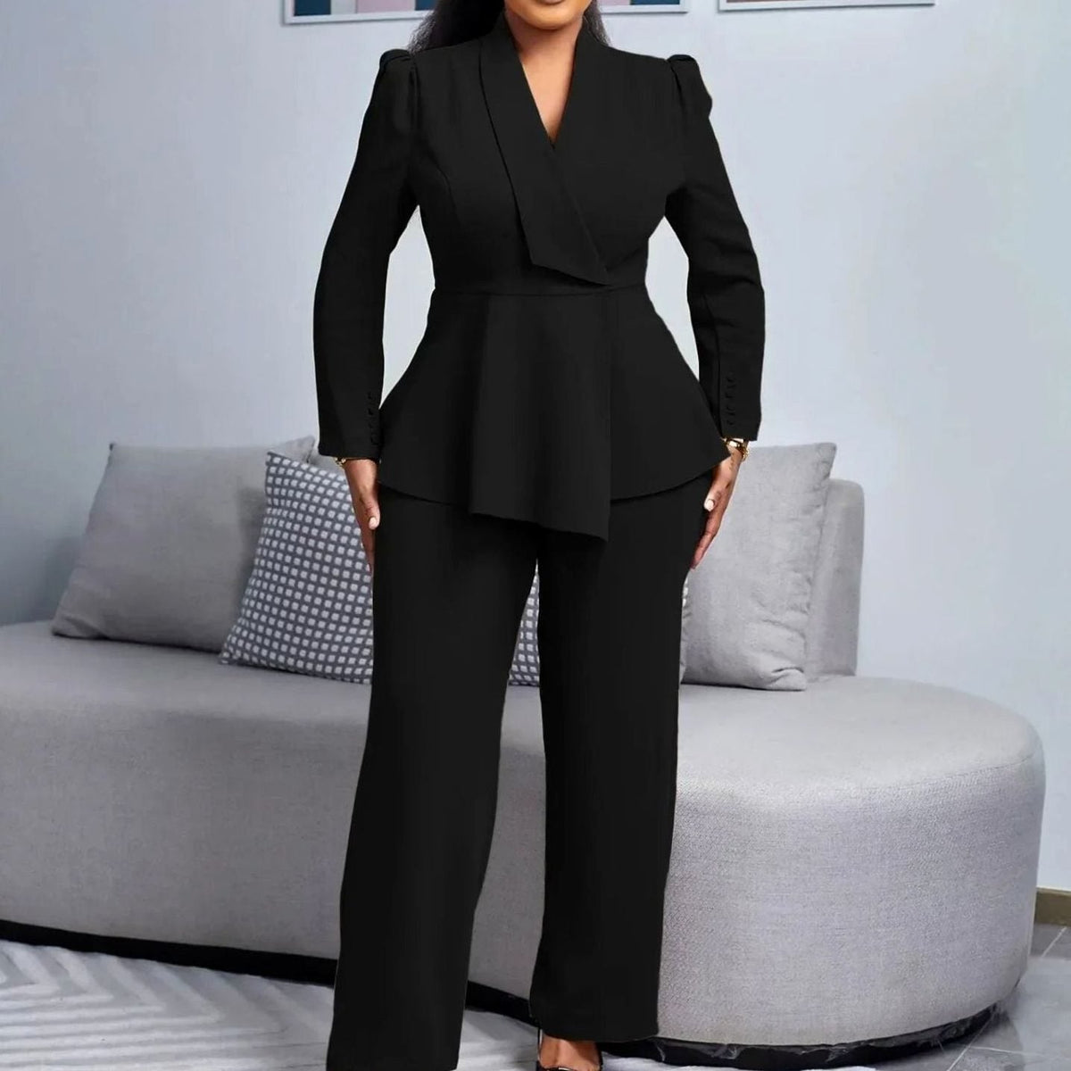 Tailleur pour femme composé d'un blazer à basque et d'un pantalon à jambes larges