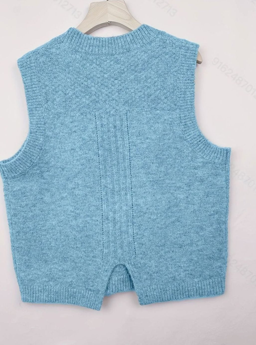 Women's Round-Neck Cable-Knit Sleeveless Sweater Vest