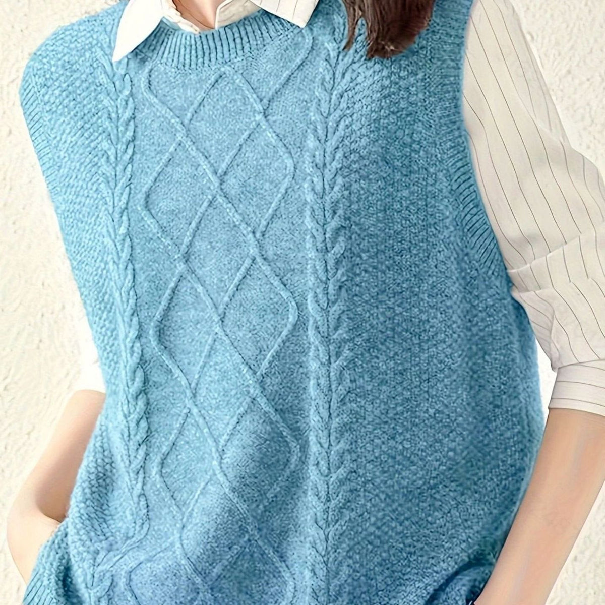 Women's Round-Neck Cable-Knit Sleeveless Sweater Vest