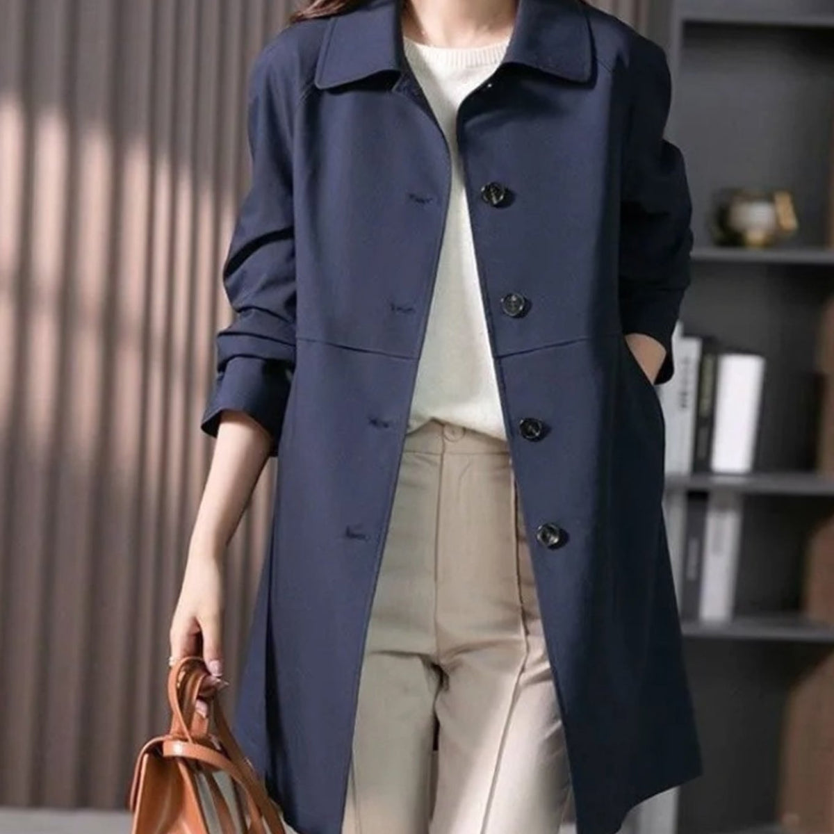 Manteau trench long pour femme, boutonnage simple et fermeture boutonnée sur le devant