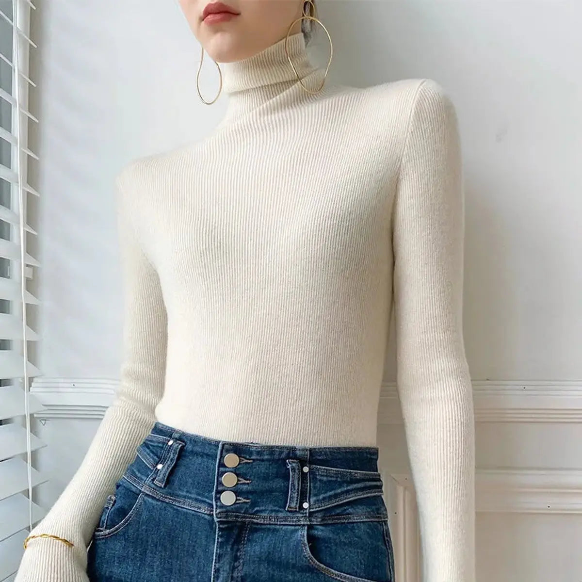 Women's Slim-Fit Cashmere Turtleneck Sweater