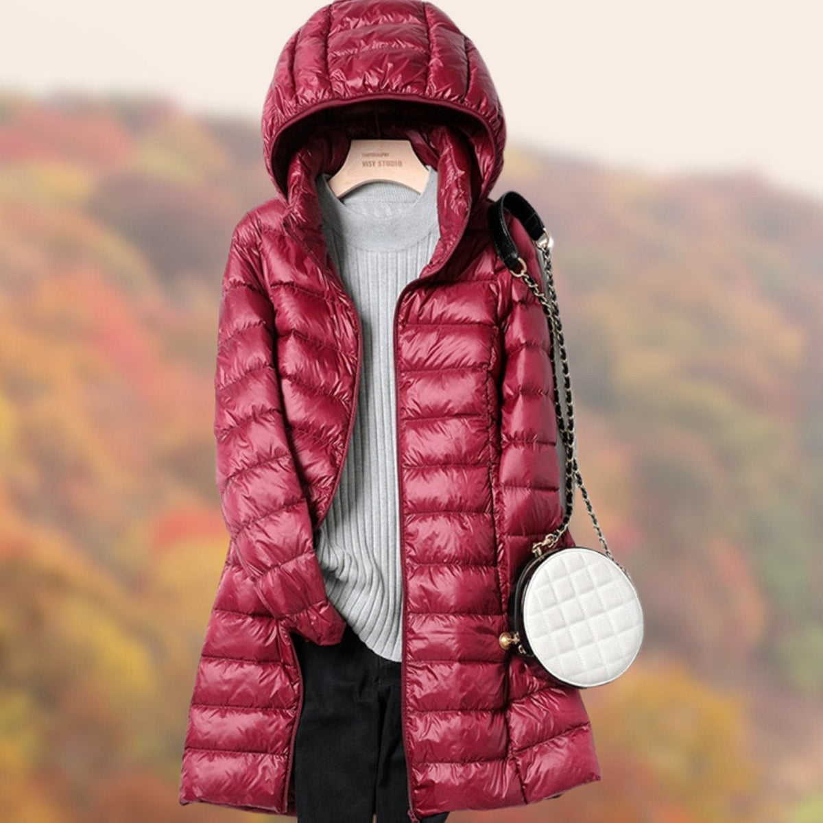 Veste longue matelassée à capuche et coupe ajustée pour femme