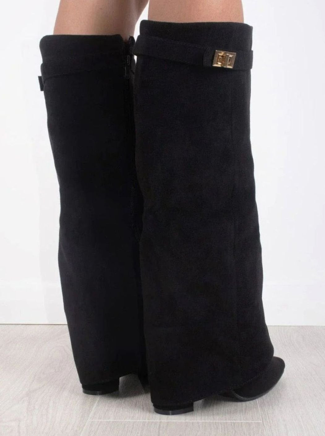 Bottes cuissardes pour femme en daim à bout pointu et boucle dorée