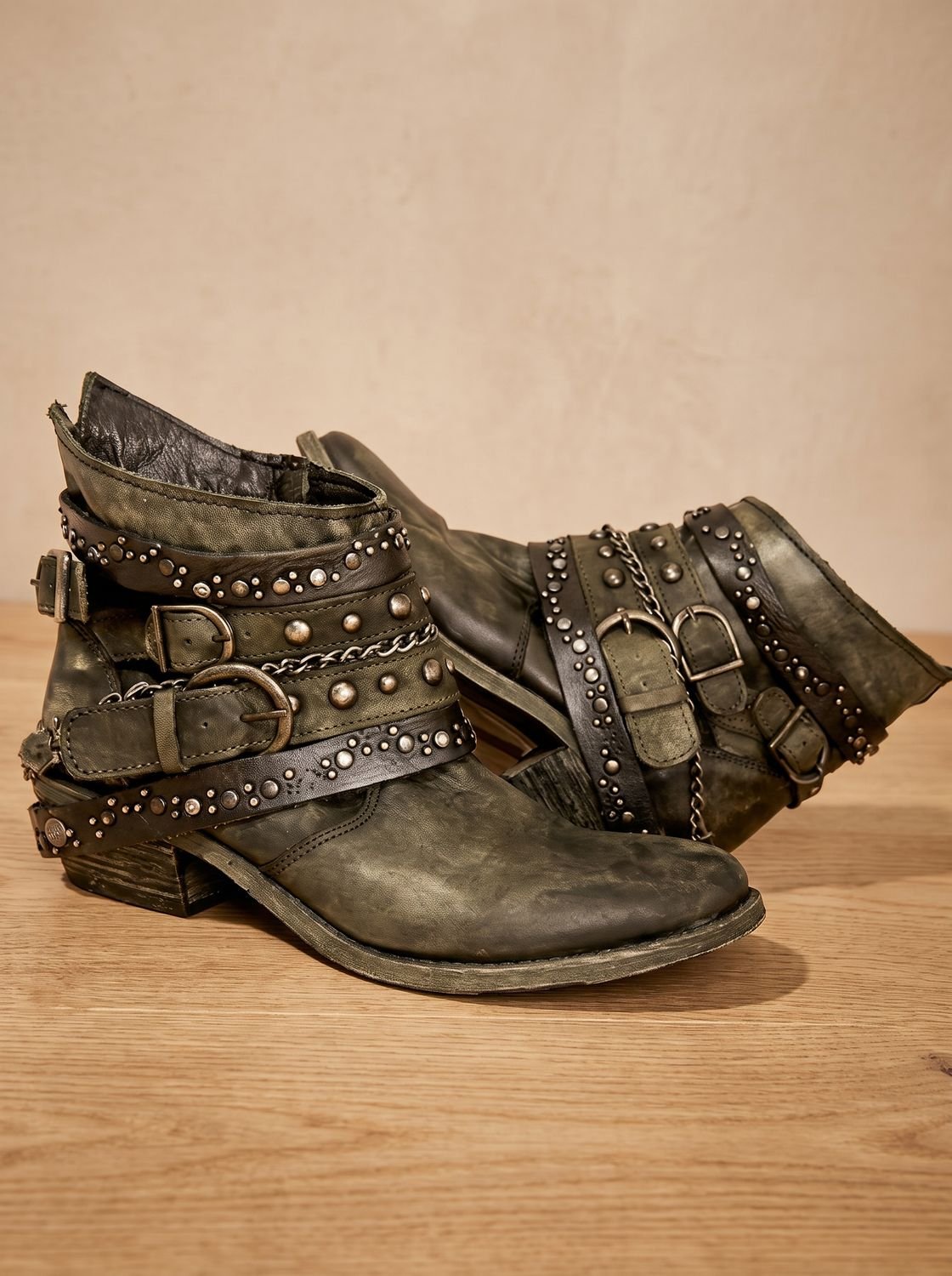 Bottines western vintage à bride à boucle et clous pour femme