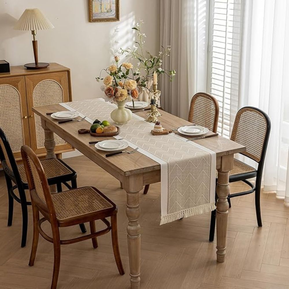 Chemin de table tissé à motif chevrons avec pompons - microfibre